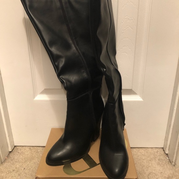 Boots - Picture 4 of 6